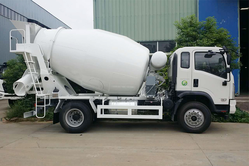 中小型水泥攪拌車(chē)的水泥凝結(jié)該怎么辦?